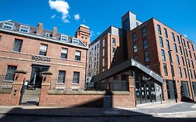 Roomzzz Newcastle City